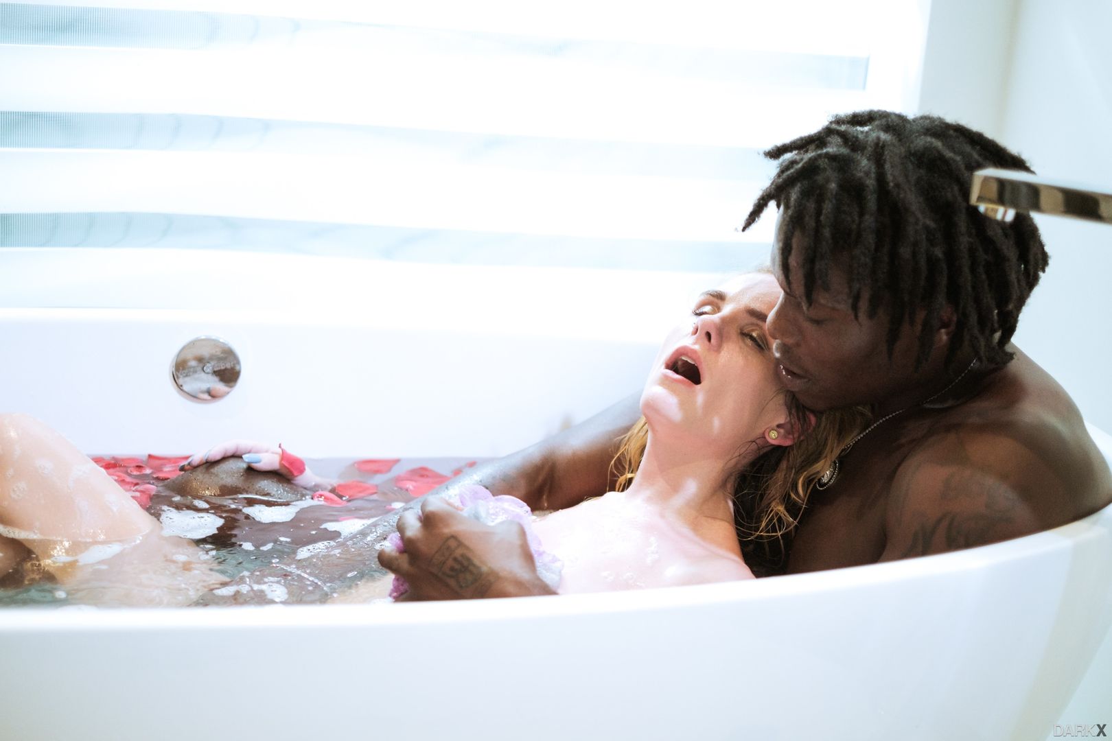 Sensual Bath Scene-01