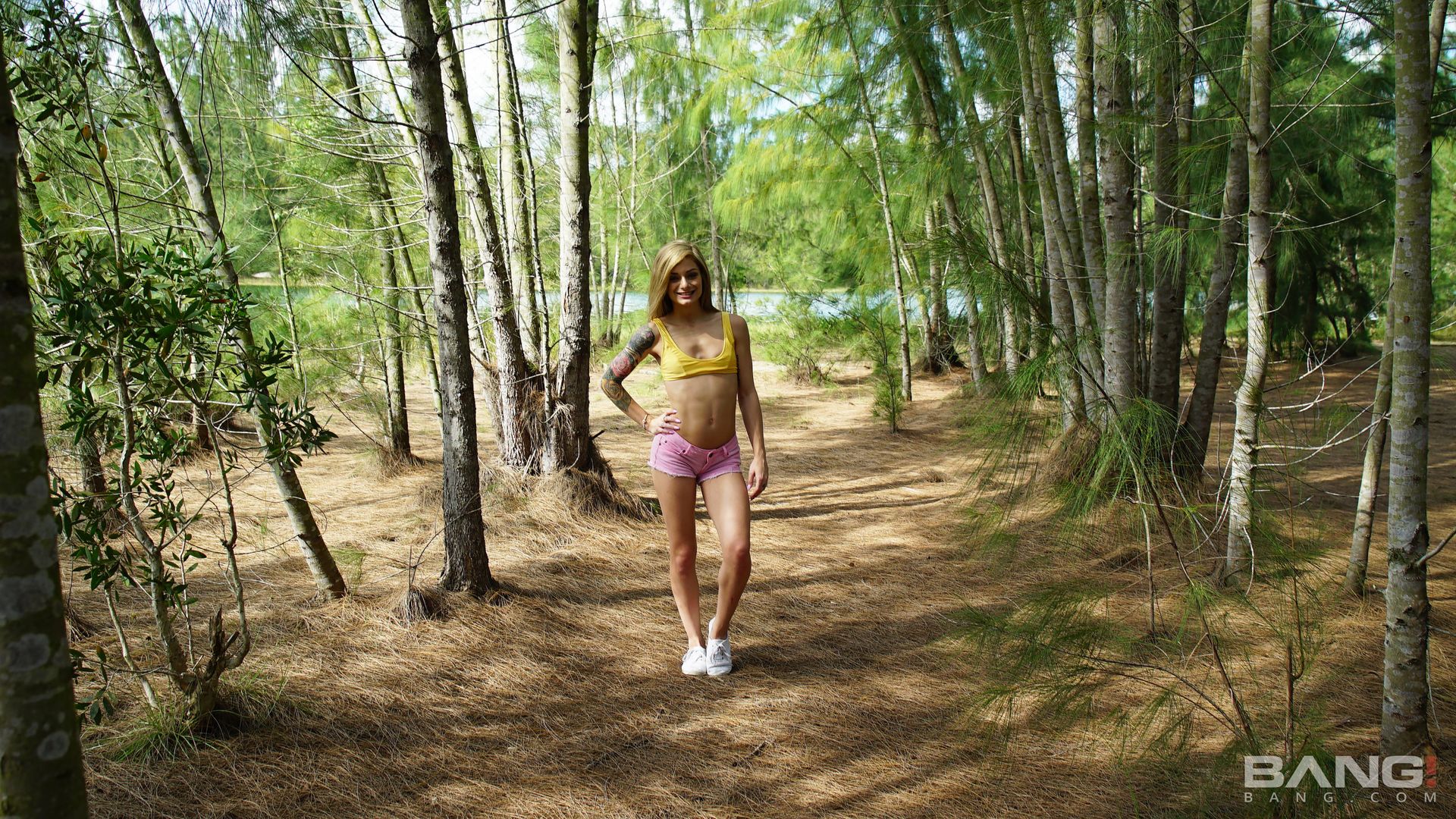 Roxy Ryder Sucks Dick In The Disc Golf Field