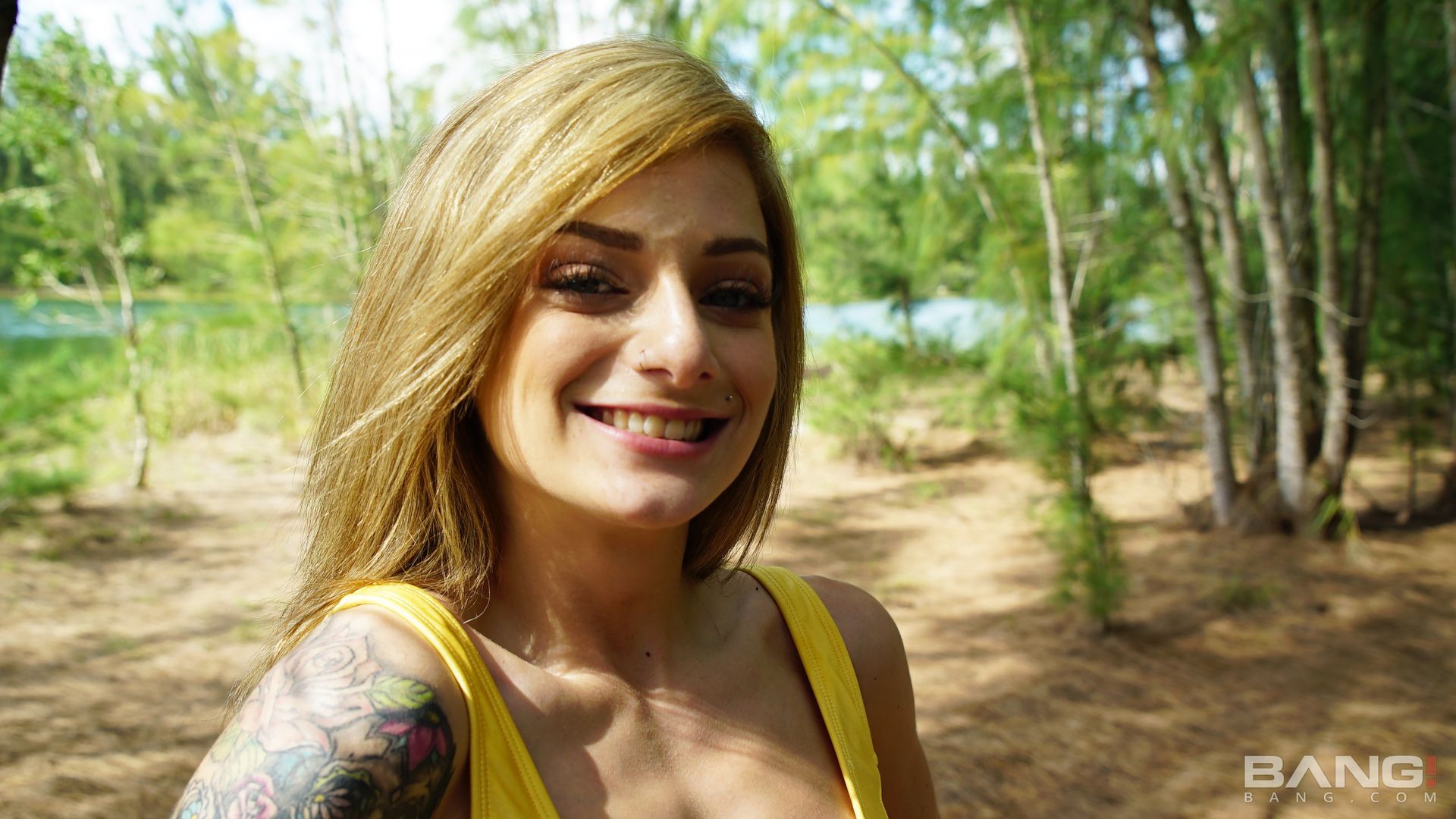 Roxy Ryder Sucks Dick In The Disc Golf Field
