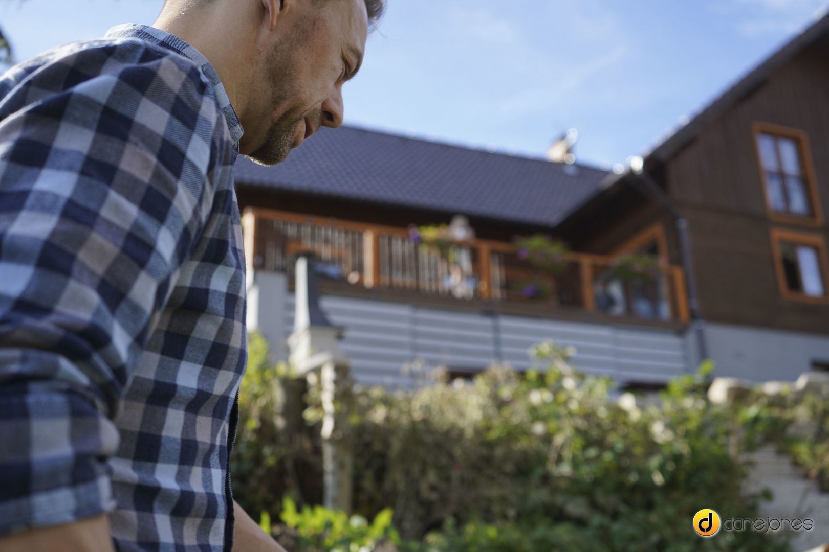 Slim blonde lusts for her gardener