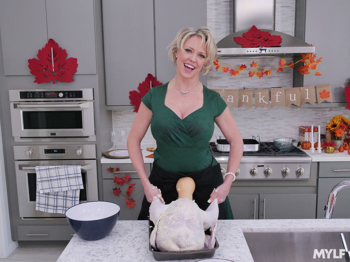 Stuffing Her Thanksgiving Pussy