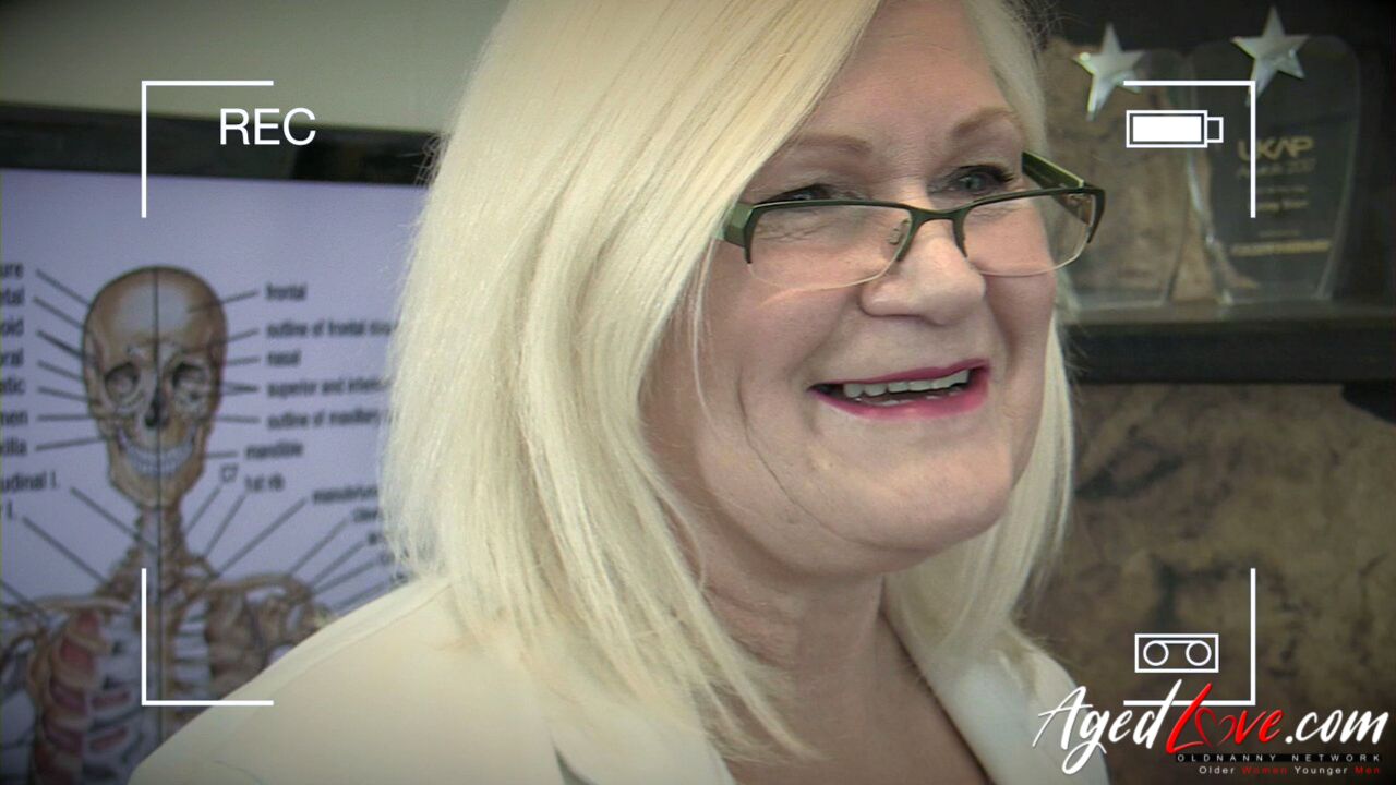 SEXUAL ADDICTION THERAPY WITH HORNY MATURE ADVISOR