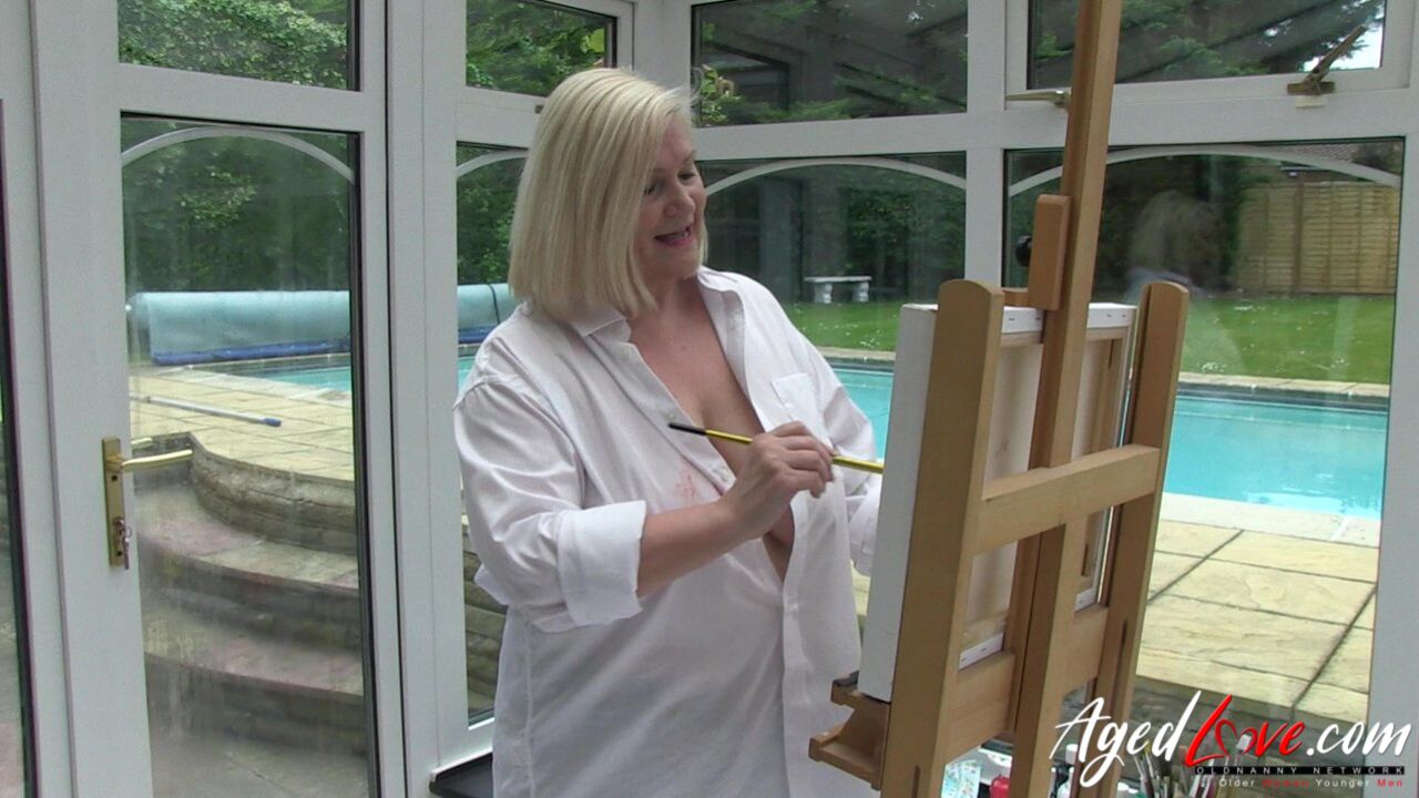 MATURE LADY GOT HER PLEASURE HOLE DRILLED BY YOUNG STUD