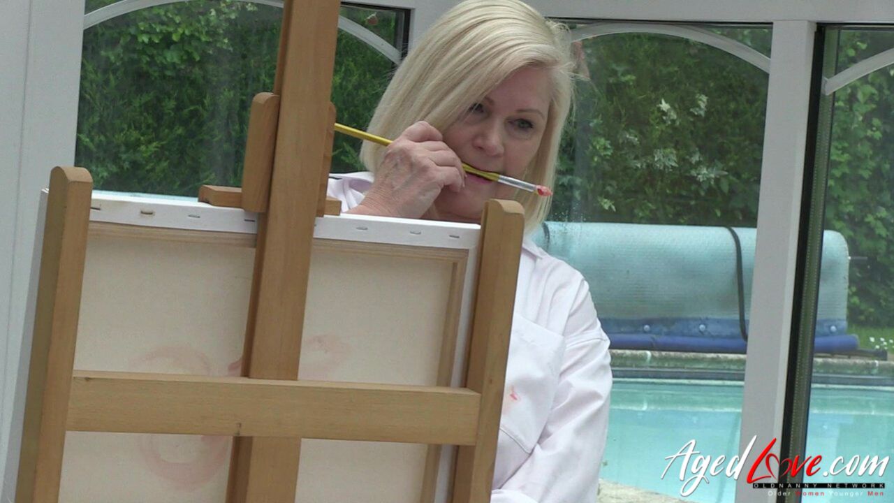 MATURE LADY GOT HER PLEASURE HOLE DRILLED BY YOUNG STUD