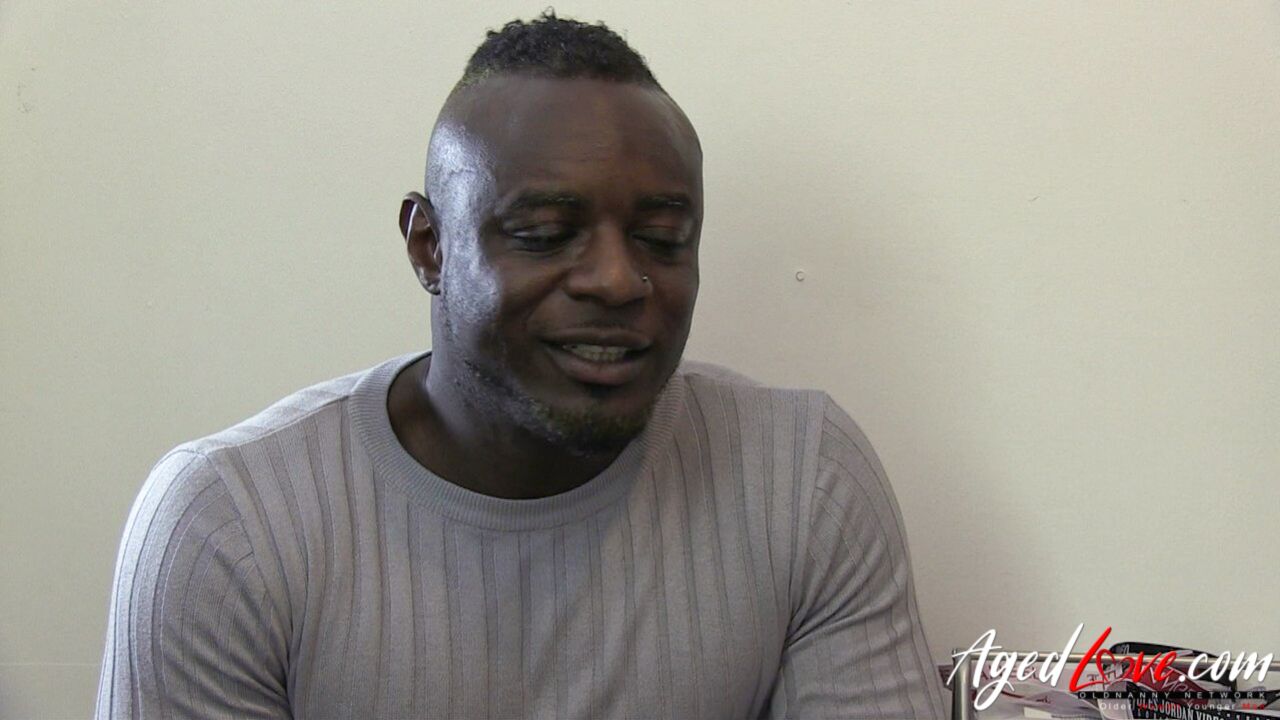 HORNY MATURE THERAPIST SOLVING BIG BLACK PROBLEM