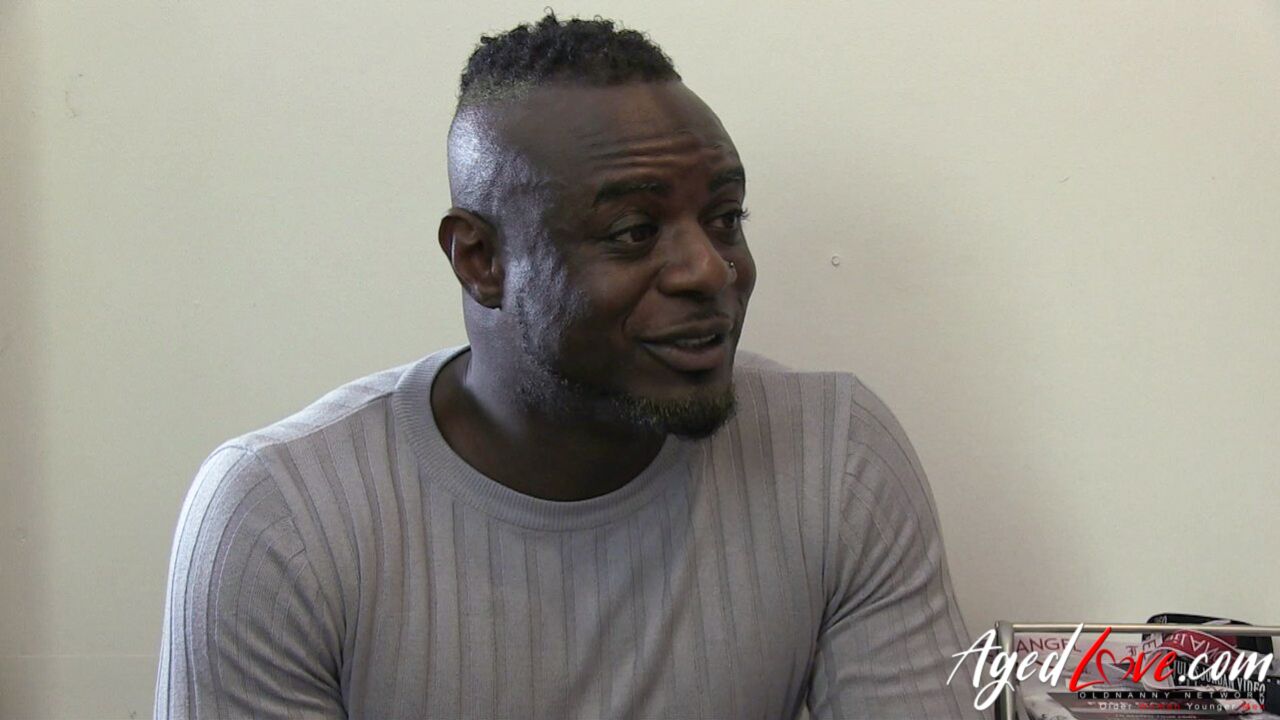 HORNY MATURE THERAPIST SOLVING BIG BLACK PROBLEM