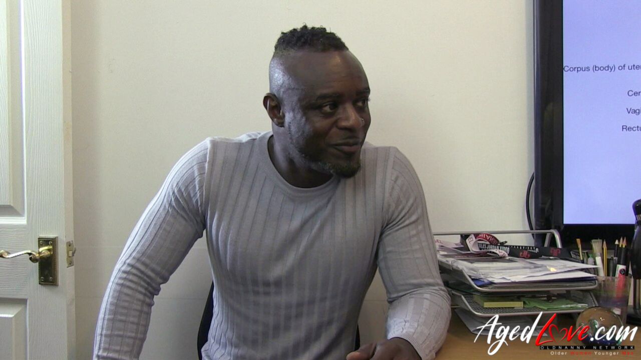 HORNY MATURE THERAPIST SOLVING BIG BLACK PROBLEM