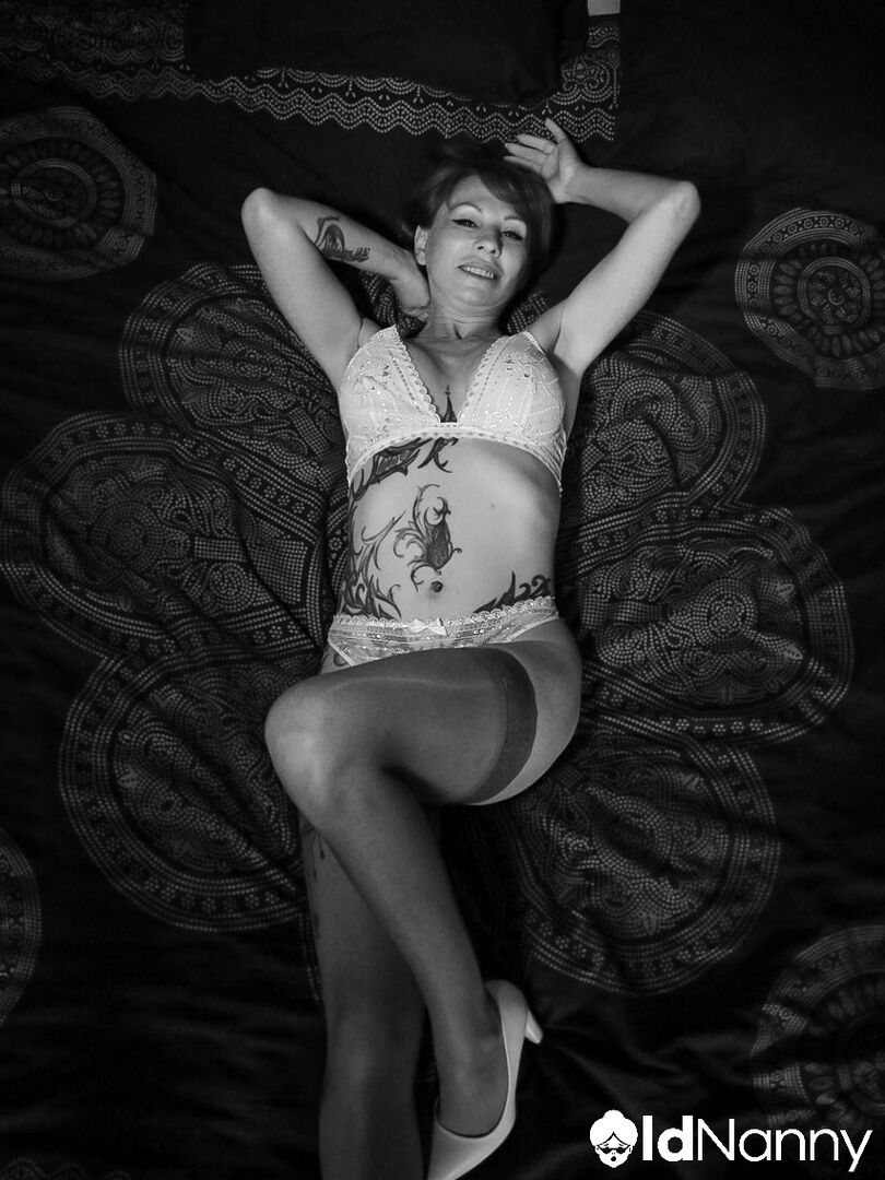 HOTELIER FUCKS A TATTOOED MATURE WOMAN CLIENT HARD WITH HIS BIG COCK
