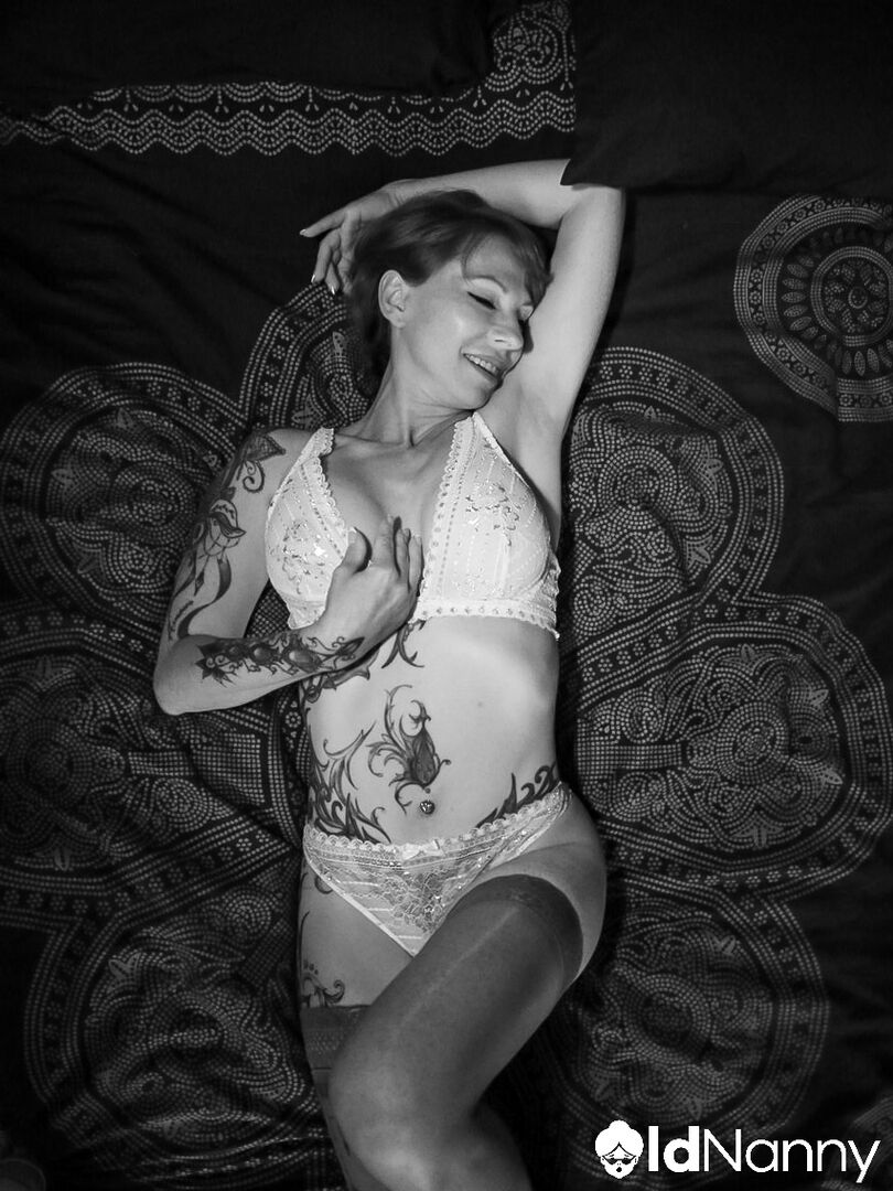 HOTELIER FUCKS A TATTOOED MATURE WOMAN CLIENT HARD WITH HIS BIG COCK
