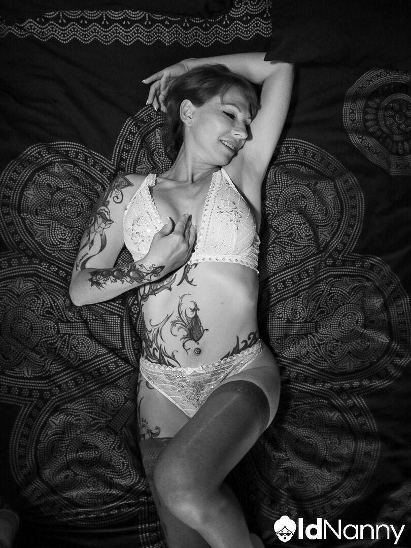 HOTELIER FUCKS A TATTOOED MATURE WOMAN CLIENT HARD WITH HIS BIG COCK