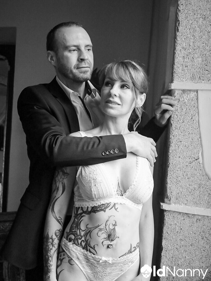HOTELIER FUCKS A TATTOOED MATURE WOMAN CLIENT HARD WITH HIS BIG COCK