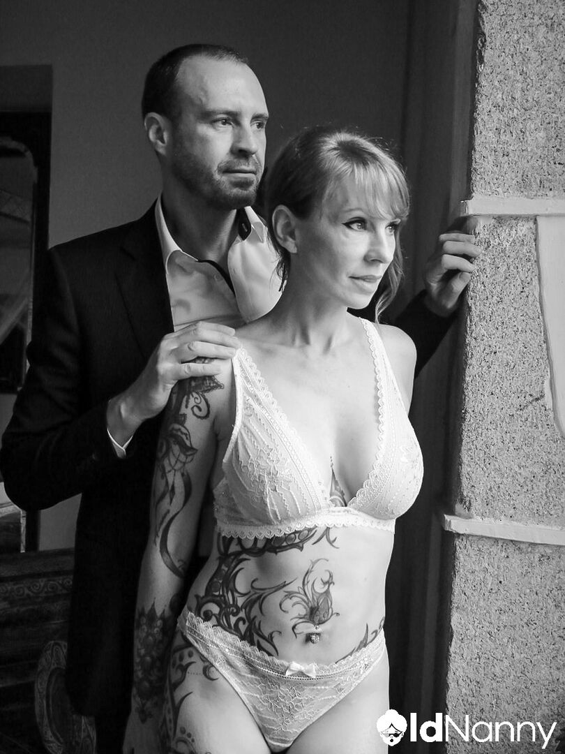 HOTELIER FUCKS A TATTOOED MATURE WOMAN CLIENT HARD WITH HIS BIG COCK