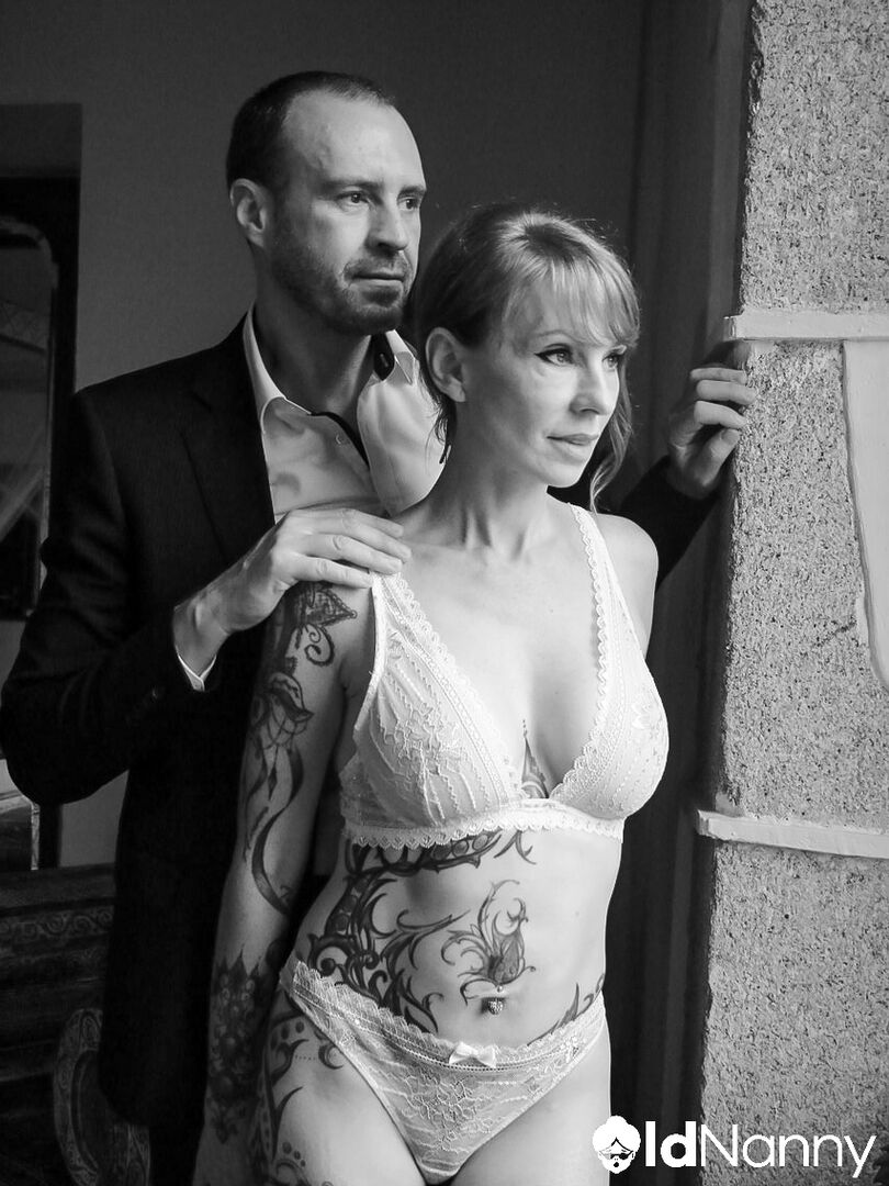 HOTELIER FUCKS A TATTOOED MATURE WOMAN CLIENT HARD WITH HIS BIG COCK