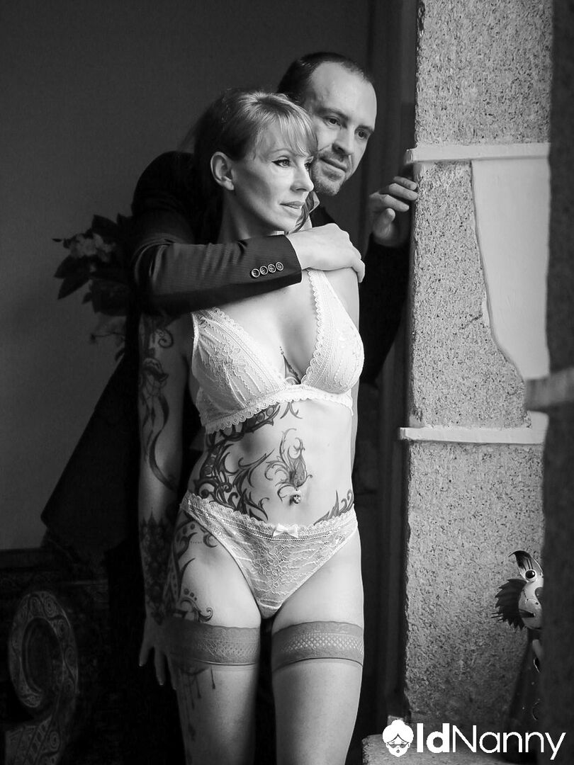 HOTELIER FUCKS A TATTOOED MATURE WOMAN CLIENT HARD WITH HIS BIG COCK