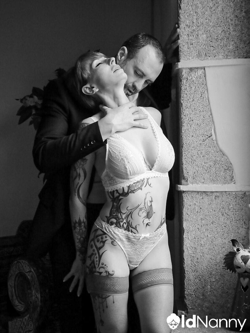 HOTELIER FUCKS A TATTOOED MATURE WOMAN CLIENT HARD WITH HIS BIG COCK