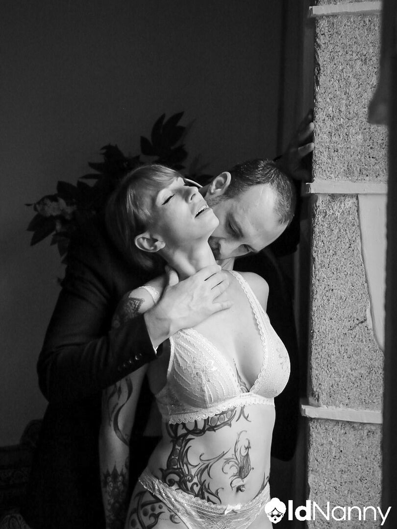 HOTELIER FUCKS A TATTOOED MATURE WOMAN CLIENT HARD WITH HIS BIG COCK