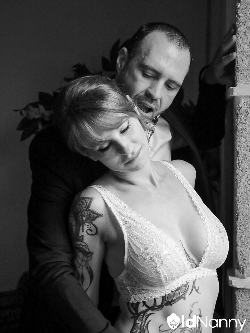 HOTELIER FUCKS A TATTOOED MATURE WOMAN CLIENT HARD WITH HIS BIG COCK