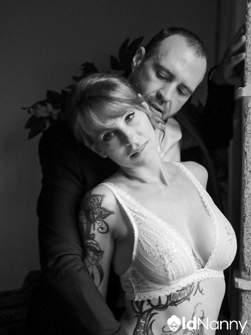 HOTELIER FUCKS A TATTOOED MATURE WOMAN CLIENT HARD WITH HIS BIG COCK