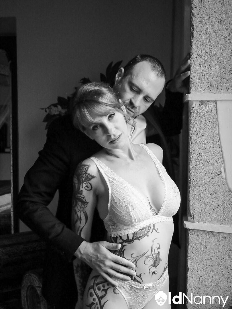 HOTELIER FUCKS A TATTOOED MATURE WOMAN CLIENT HARD WITH HIS BIG COCK