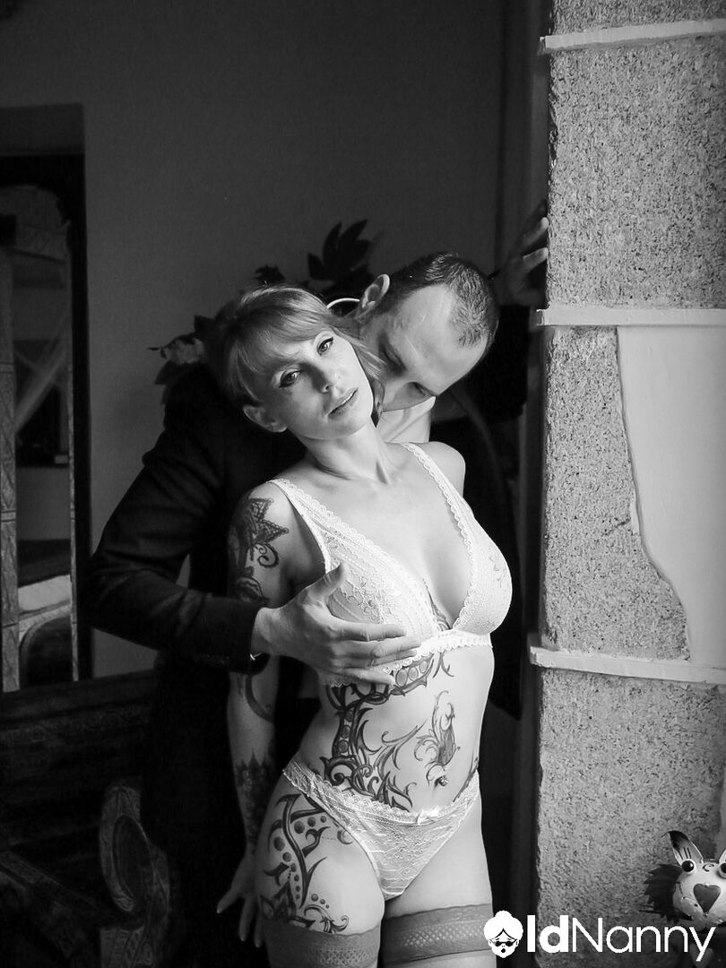 HOTELIER FUCKS A TATTOOED MATURE WOMAN CLIENT HARD WITH HIS BIG COCK