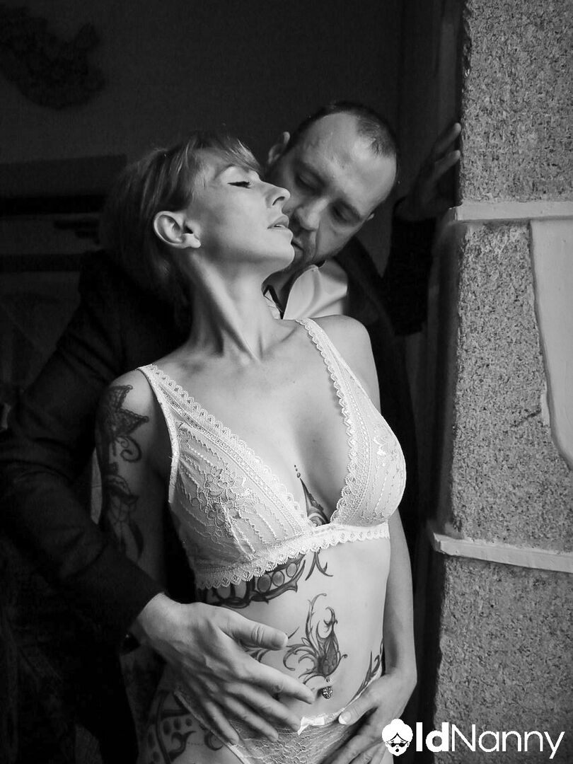 HOTELIER FUCKS A TATTOOED MATURE WOMAN CLIENT HARD WITH HIS BIG COCK