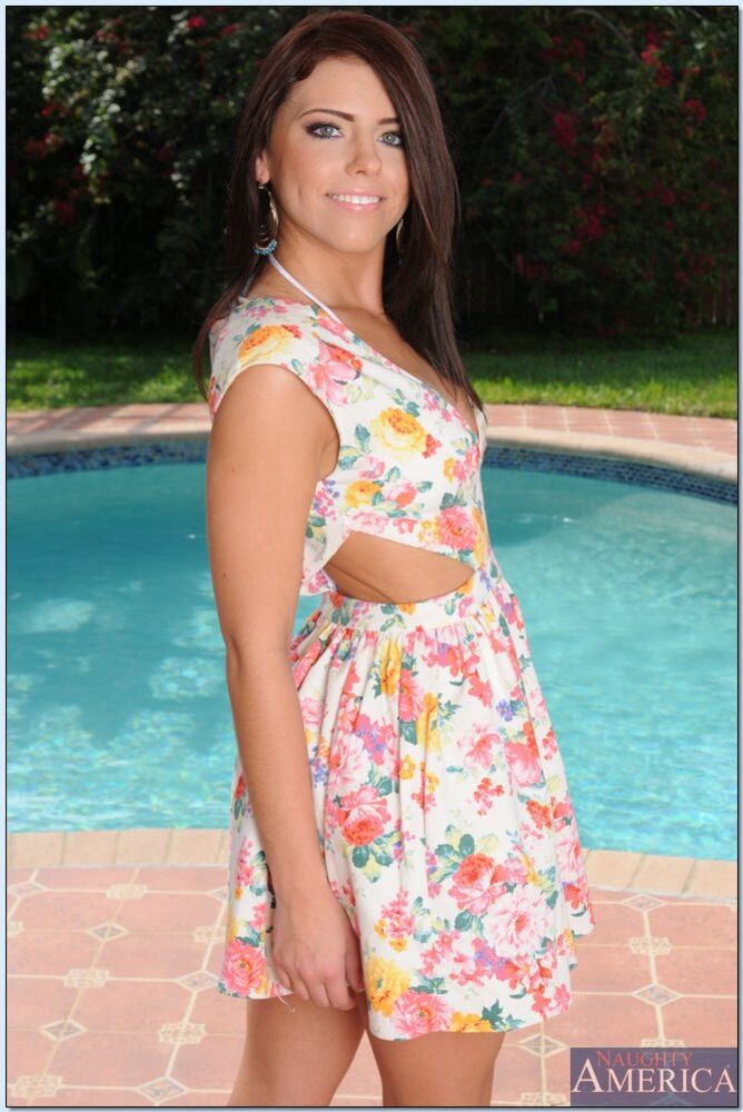 Adriana Chechik fucking in the patio with her bubble butt