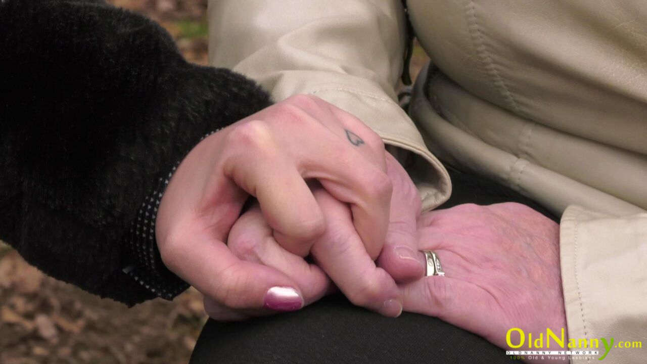 BUSTY WIFE AND HER LESBIAN SEXUAL ADVENTURE