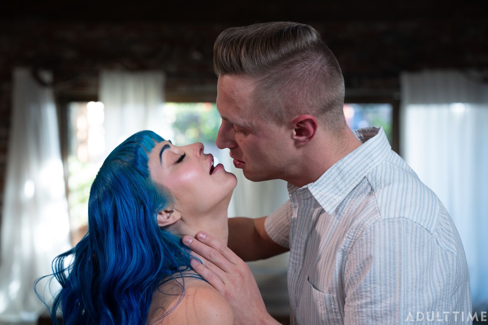 The Back Door: Jewelz Blu