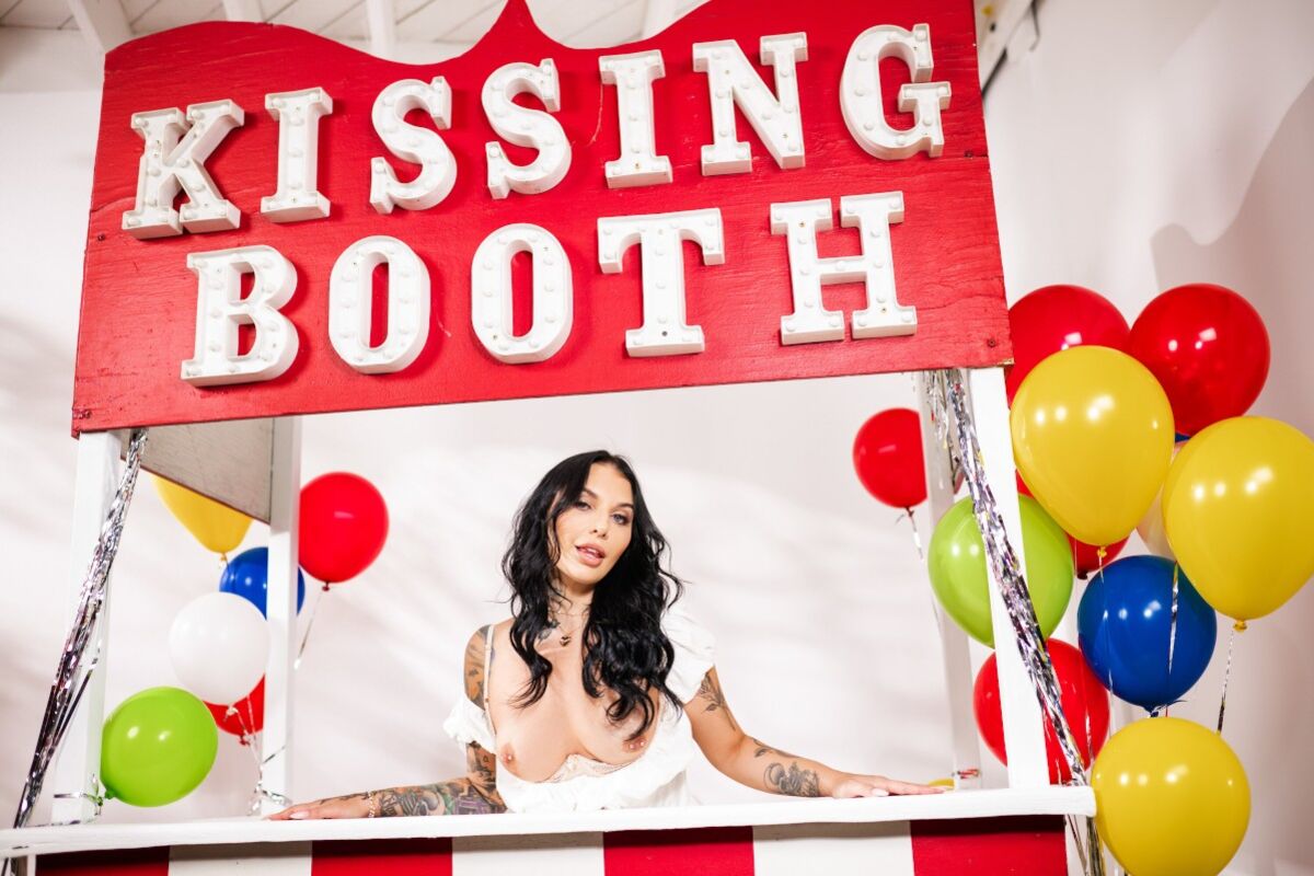 Kissing Booth Cuties
