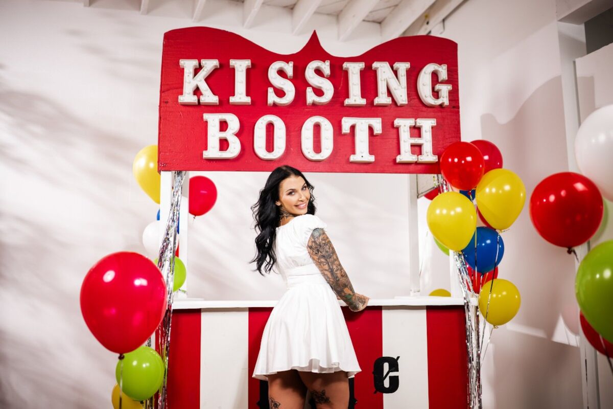 Kissing Booth Cuties