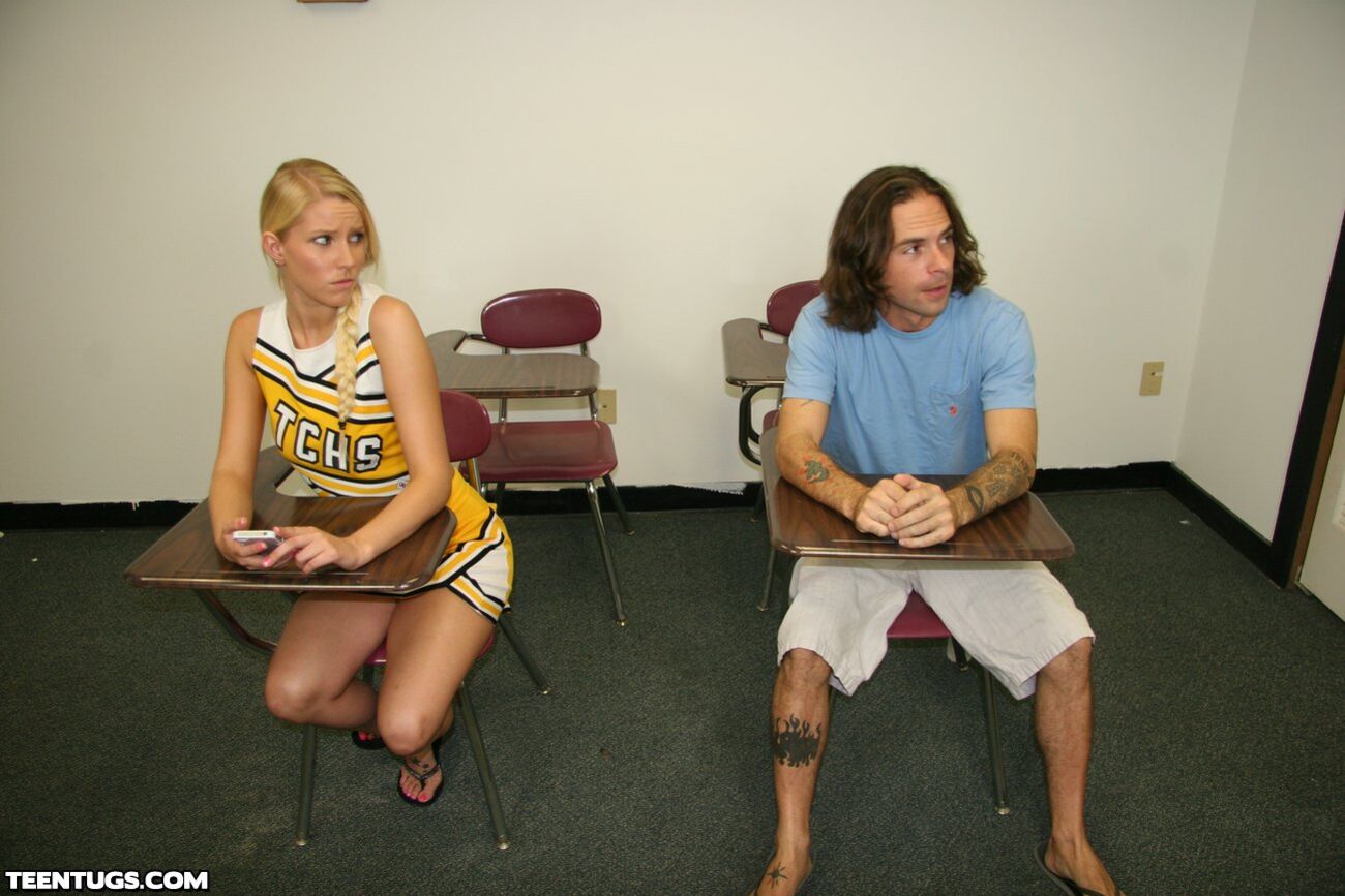 Vanessa Cage Handjobbery
