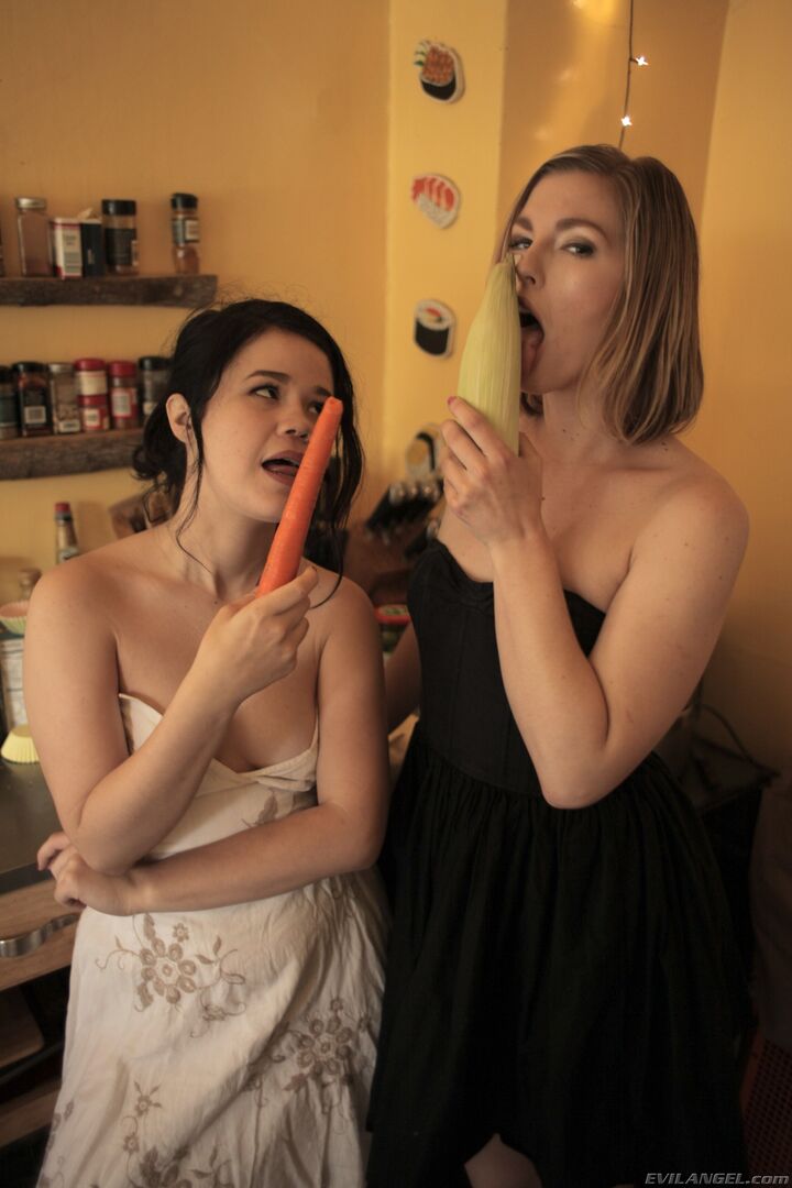 Blonde's Big Butt Fucked To Gaping