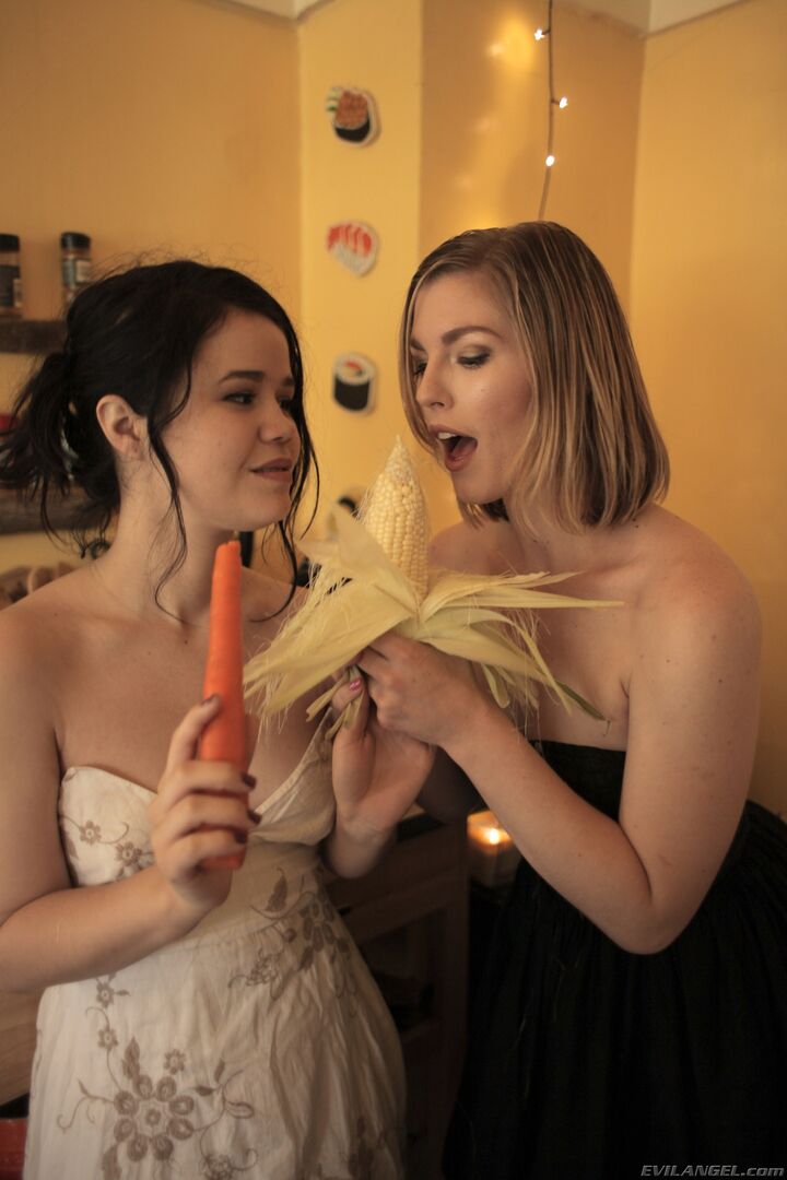 Blonde's Big Butt Fucked To Gaping
