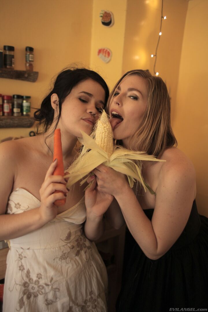 Blonde's Big Butt Fucked To Gaping