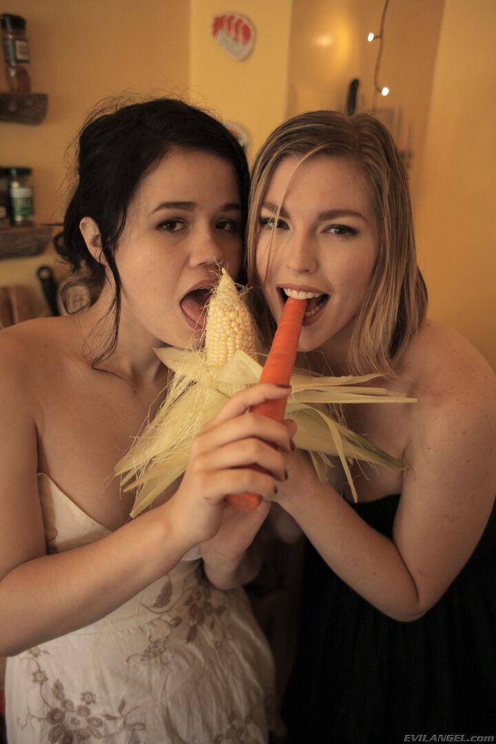 Blonde's Big Butt Fucked To Gaping