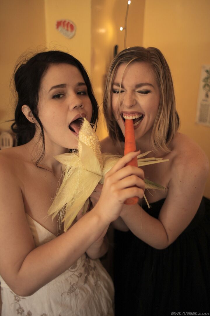 Blonde's Big Butt Fucked To Gaping