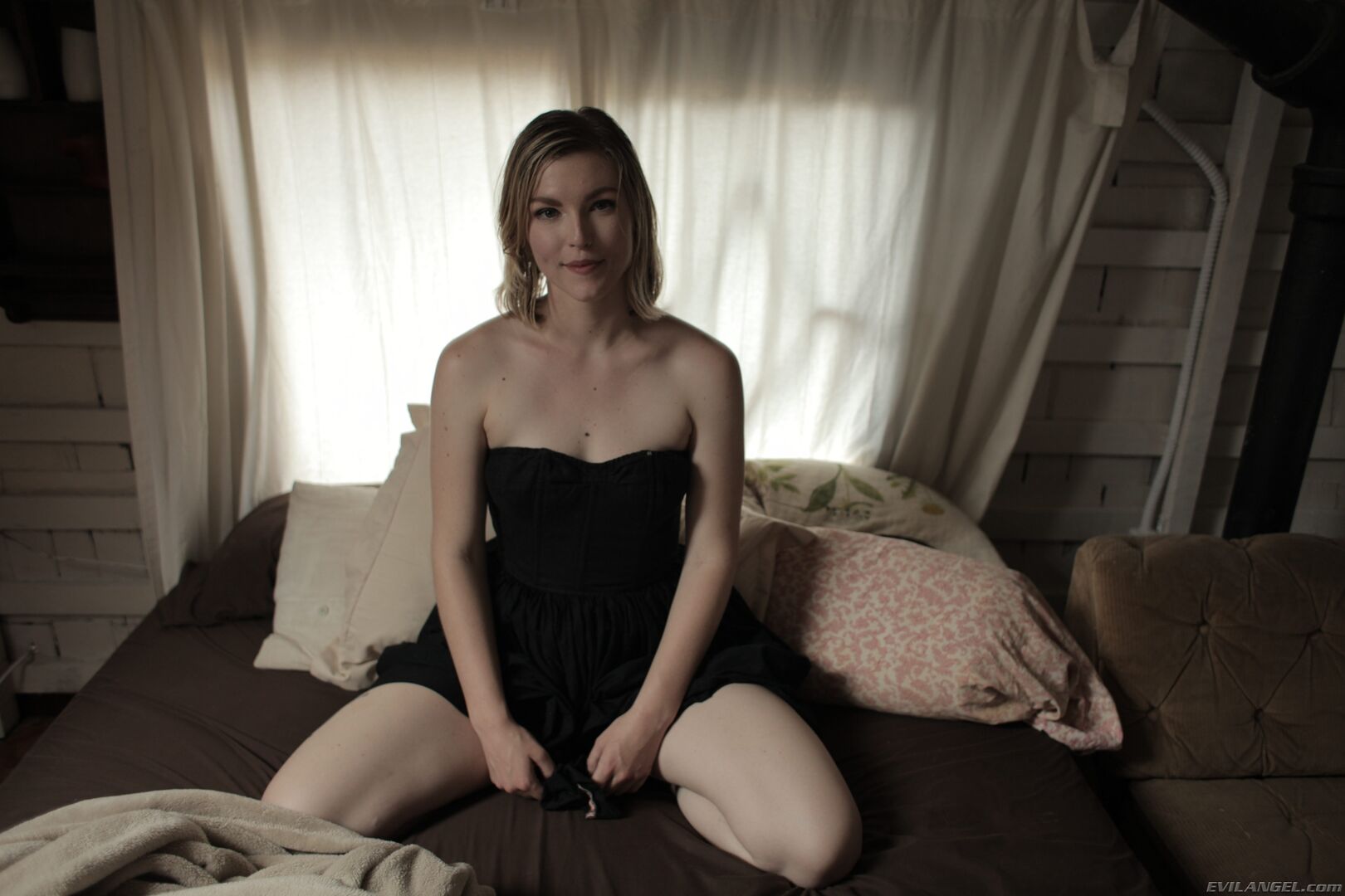 Blonde's Big Butt Fucked To Gaping