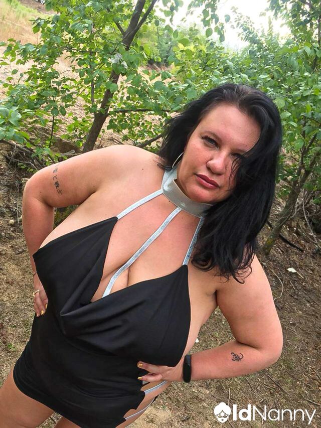 IN THE WOODS, A BIG COCK SLIDES INTO A BBW ANUS