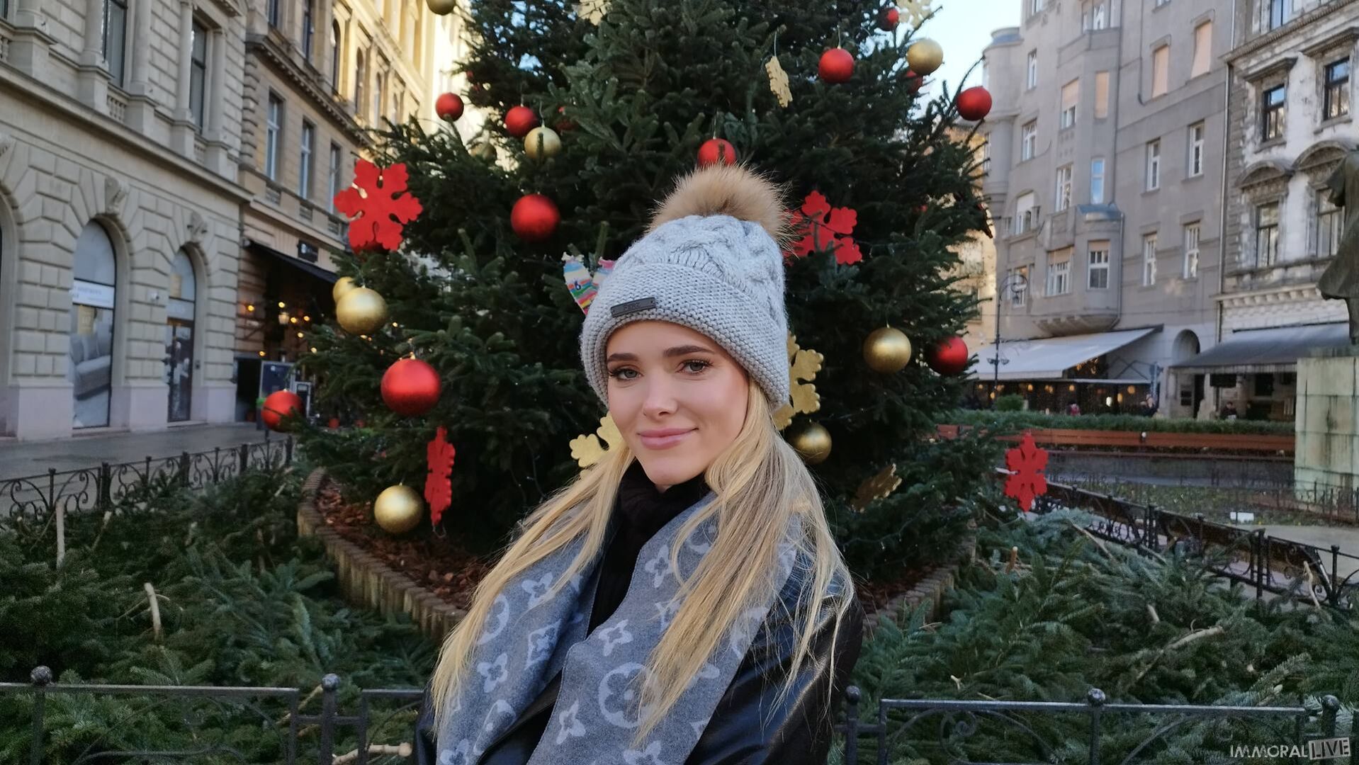 SASSY STEPDAUGHTER gets CHRISTMAS CREAMPIE from STEPDAD