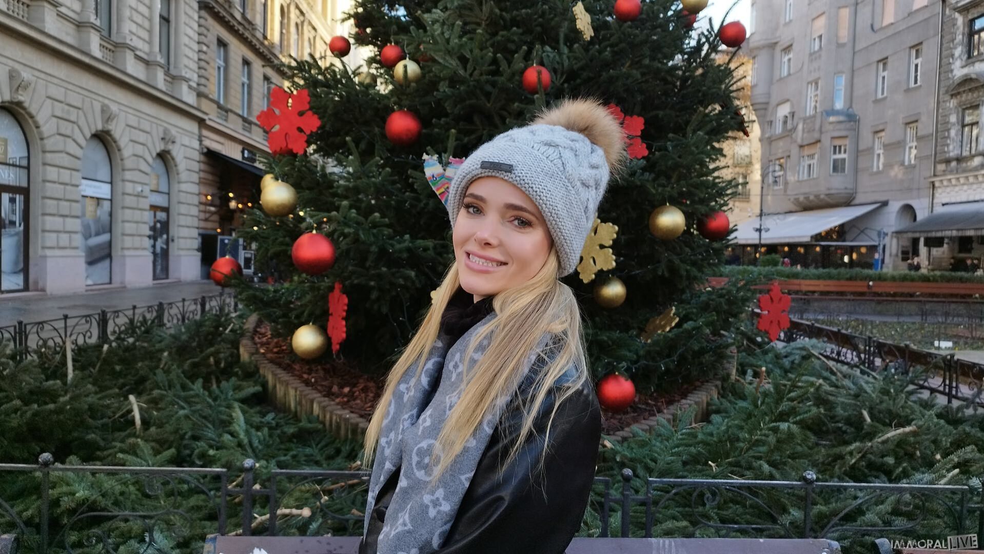 SASSY STEPDAUGHTER gets CHRISTMAS CREAMPIE from STEPDAD