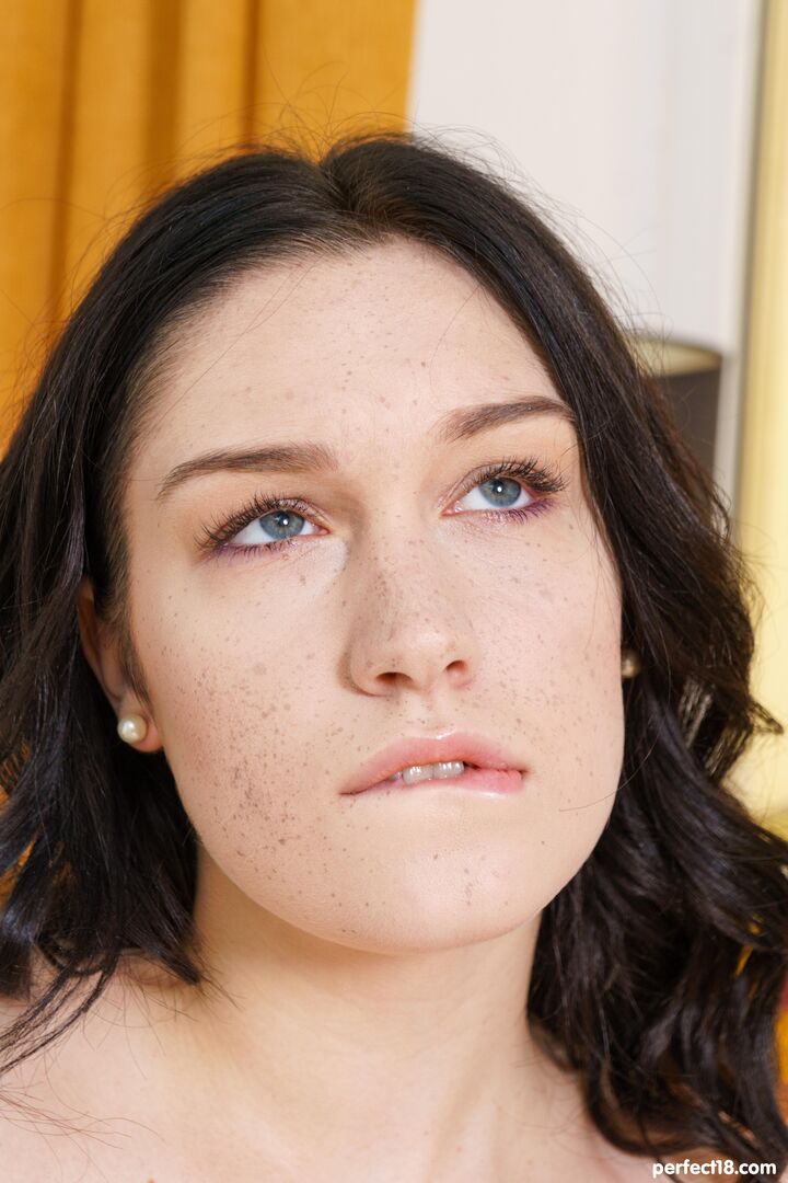 A glimpse of Lea Bendas