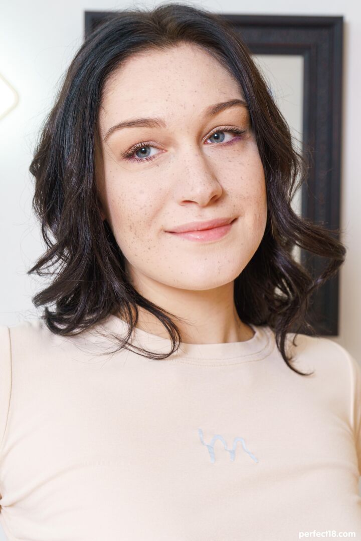 A glimpse of Lea Bendas