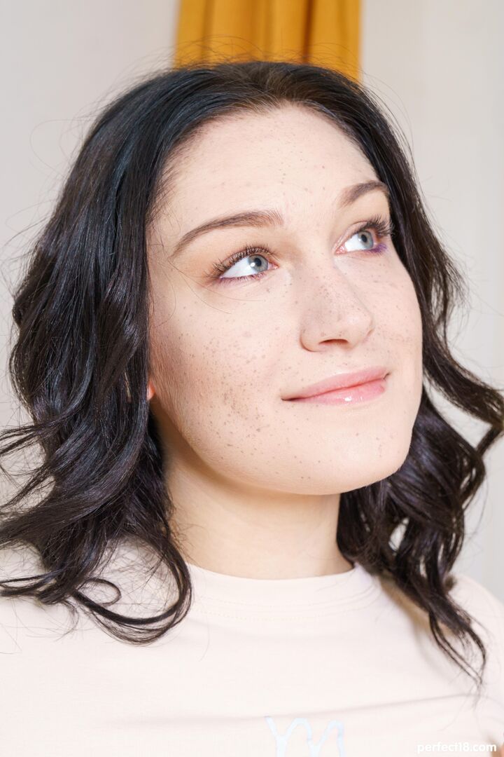 A glimpse of Lea Bendas