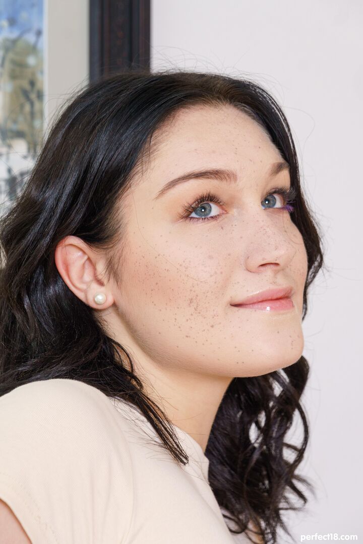 A glimpse of Lea Bendas