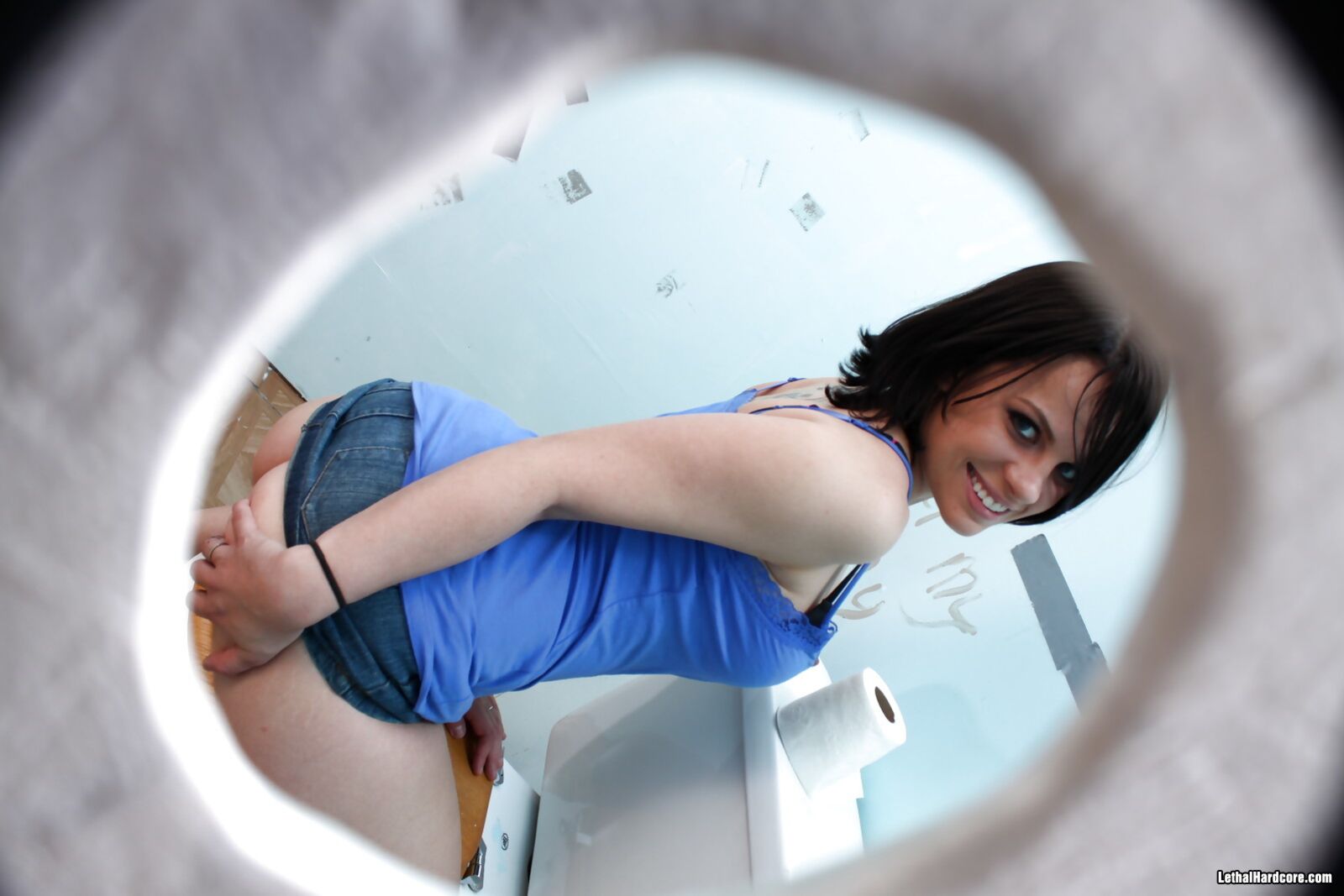 Shelly Starr Breaks Out Of Being Shy In The Glory Hole
