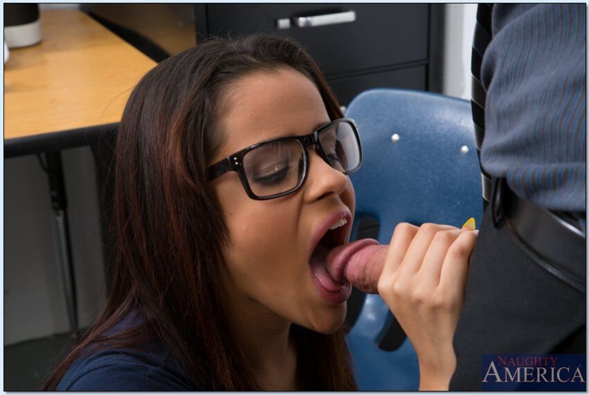 Aria Arial fucking in the chair with her average body