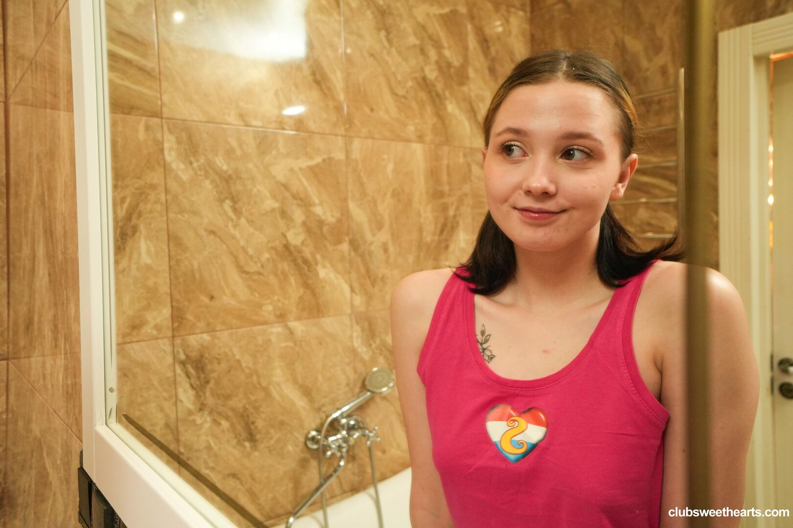 Shower time with Akina Asmus