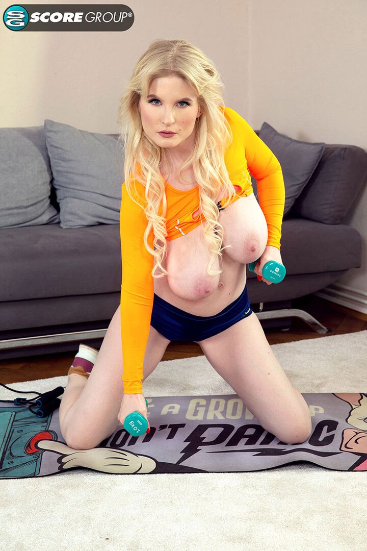 Casey Deluxe: Breastercising 63278