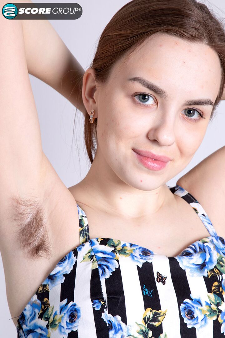 Finger painting gets messy with hairy brunette Bush Baby Terry
