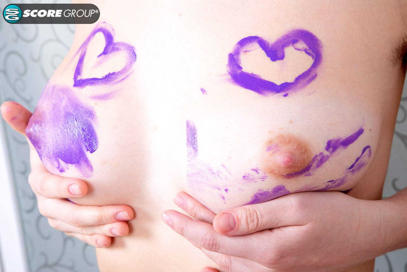 Finger painting gets messy with hairy brunette Bush Baby Terry